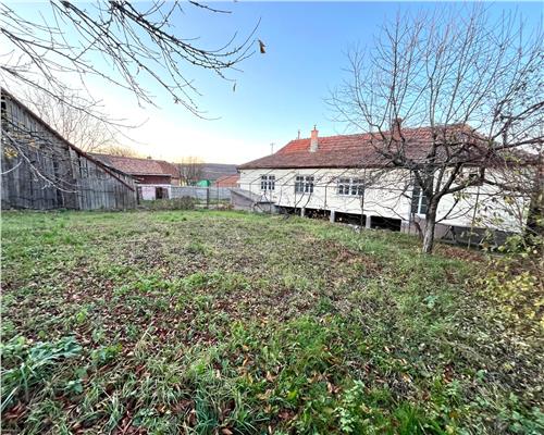 Casa 4 camere cu teren de 1020 mp in sat Hamba