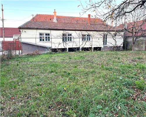 Casa 4 camere cu teren de 1020 mp in sat Hamba