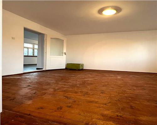 Casa 4 camere cu teren de 1020 mp in sat Hamba