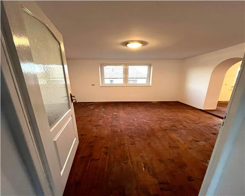 Casa 4 camere cu teren de 1020 mp in sat Hamba