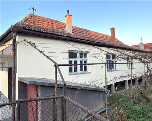 Casa 4 camere cu teren de 1020 mp in sat Hamba