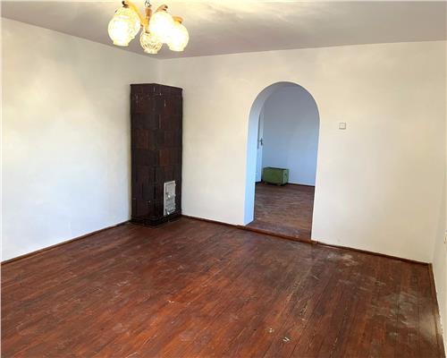 Casa 4 camere cu teren de 1020 mp in sat Hamba