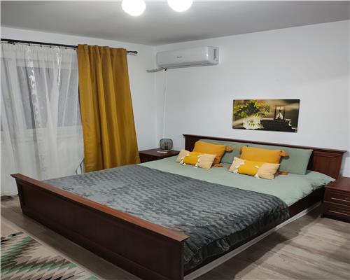 Apartament 4 camere cu balcon si pivnita zona Vasile Aaron