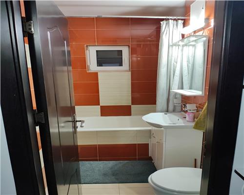 Apartament 4 camere cu balcon si pivnita zona Vasile Aaron