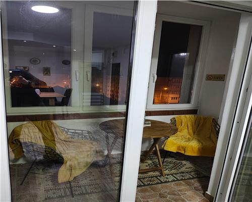 Apartament 4 camere cu balcon si pivnita zona Vasile Aaron