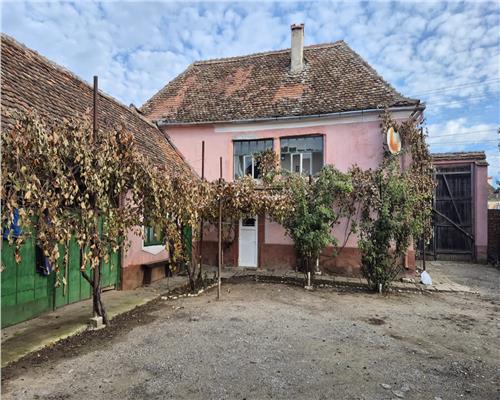 Casa 4 camere cu teren de 1900 mp in comuna Altana