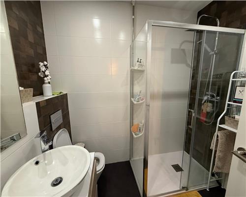 Apartament modern 3 camere cu 2 bai si parcare subterana in Turnisor