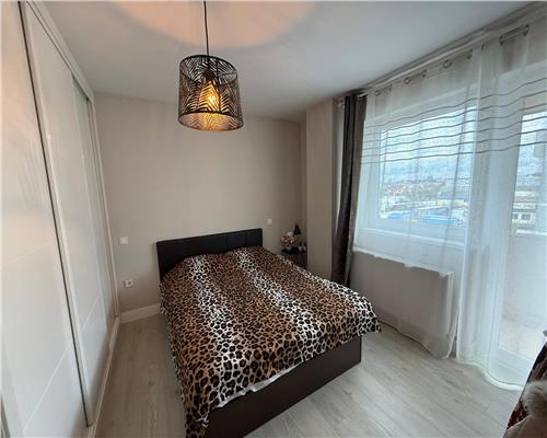 Apartament modern 3 camere cu 2 bai si parcare subterana in Turnisor