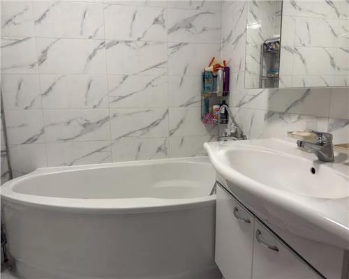 Apartament cu 3 camere balcon si parcare Doamna Stanca