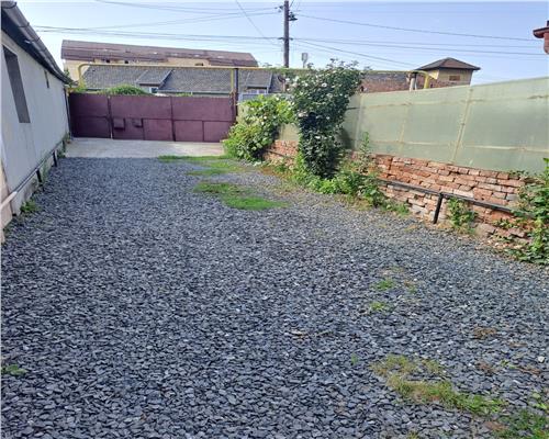 Casa 2 camere | decomandat 50mp | curte privata 40mo | zona Lazaret