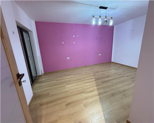 Spatiu birouri 2 camere balcon 4 m si 2 parcari Turnisor