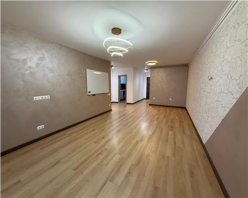 Spatiu birouri 2 camere balcon 4 m si 2 parcari Turnisor