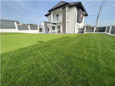 Casa moderna 5 camere 2 bai teren 498 mp 4 parcari 10 km de Sibiu