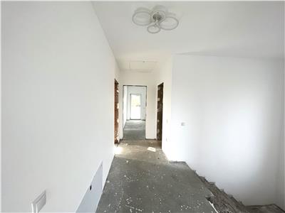 Casa moderna 5 camere 2 bai teren 498 mp 4 parcari 10 km de Sibiu