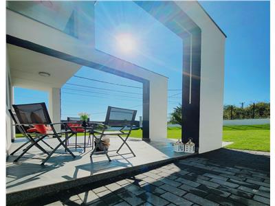 Casa moderna 5 camere 2 bai teren 498 mp 4 parcari 10 km de Sibiu