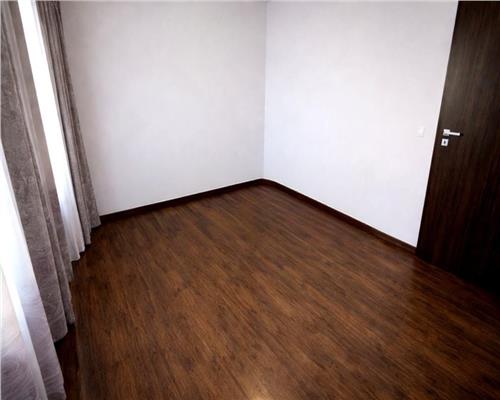 Apartament cu 3 camere, decomandat, 93 mp +29mp (terasa si balcoane)