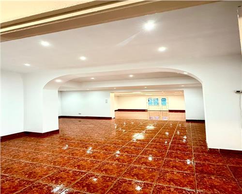 Spatiu comercial 80 mp in zona Strand