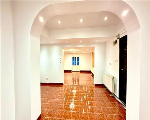 Spatiu comercial 80 mp in zona Strand