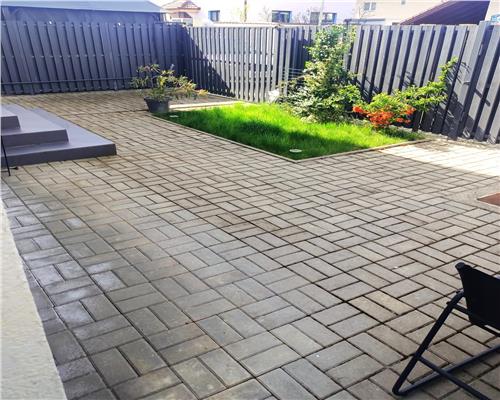 Casa moderna 3 camere 2 bai si curte in zona Lidl