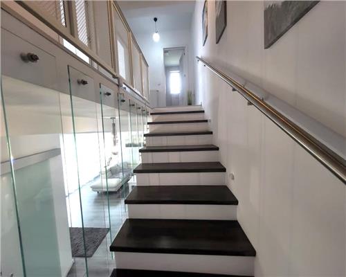 Casa moderna 3 camere 2 bai si curte in zona Lidl