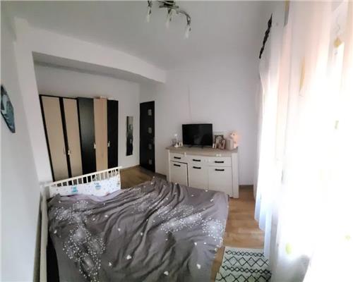 Apartament complet mobilat situat la parter,cu 2 camere si parcare privata