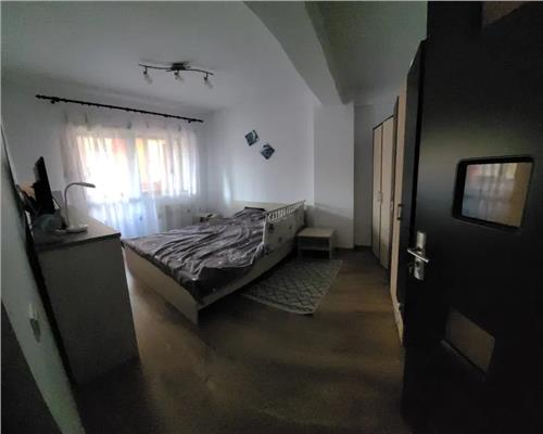 Apartament complet mobilat situat la parter,cu 2 camere si parcare privata