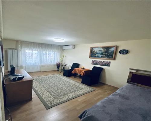 Garsoniera decomandata cu balcon Calea Dumbravii