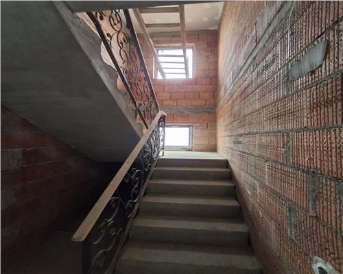 Casa cu 3 camere 2 bai si terasa in Cristian