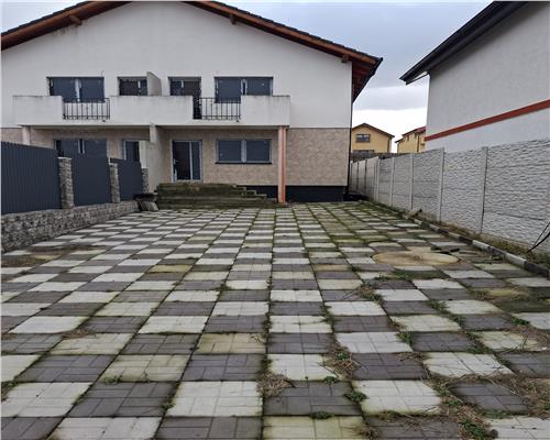 Casa cu 3 camere 2 bai si terasa in Cristian