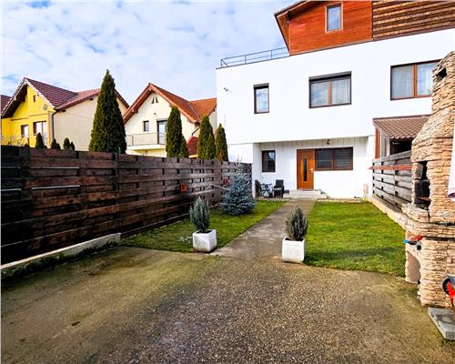 Apartament la Vila 3 camere 67 mpu si curte individuala