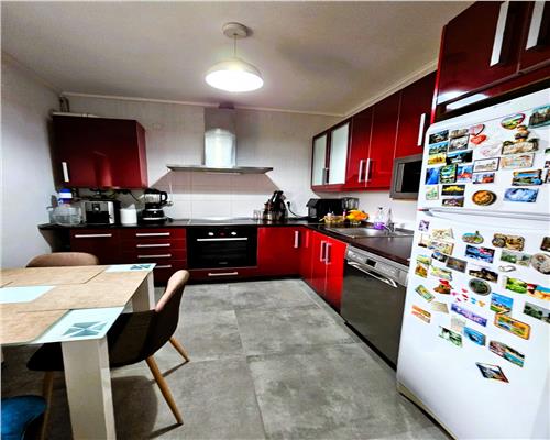 Apartament la Vila 3 camere 67 mpu si curte individuala