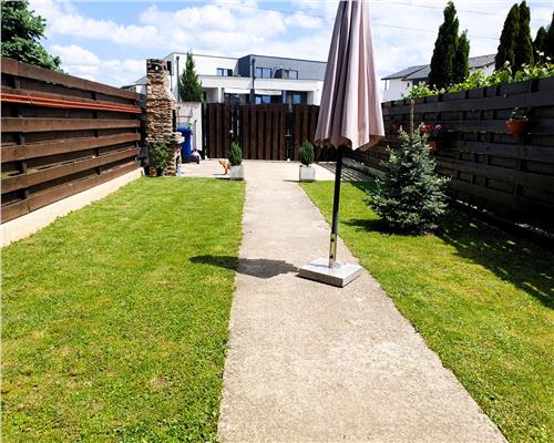 Apartament la Vila 3 camere 67 mpu si curte individuala