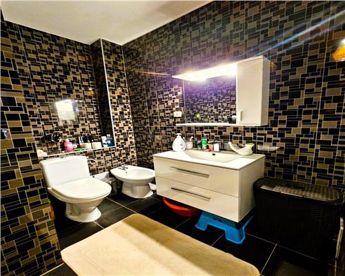 Apartament la Vila 3 camere 67 mpu si curte individuala