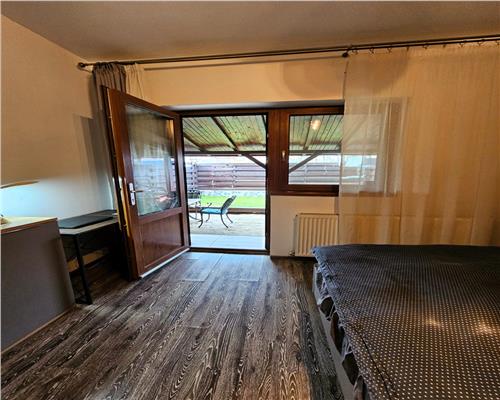 Apartament la Vila 3 camere 67 mpu si curte individuala