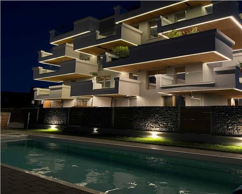 Apartament lux  3 camere 2 bai 3 balcoane 2 parcari si piscina