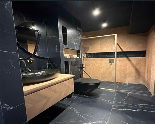 Apartament lux  3 camere 2 bai 3 balcoane 2 parcari si piscina