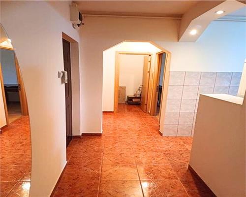 Apartament 2 camere decomandat cu balcon in Vasile Aaron