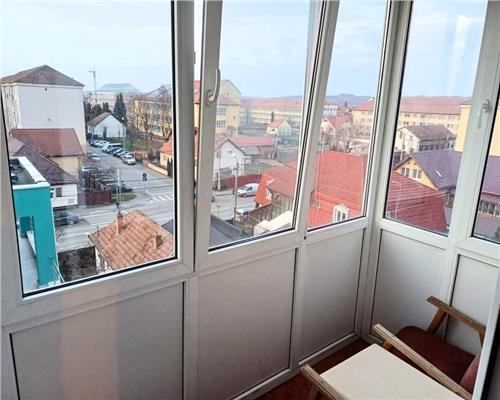 Apartament 2 camere decomandat cu balcon in Vasile Aaron