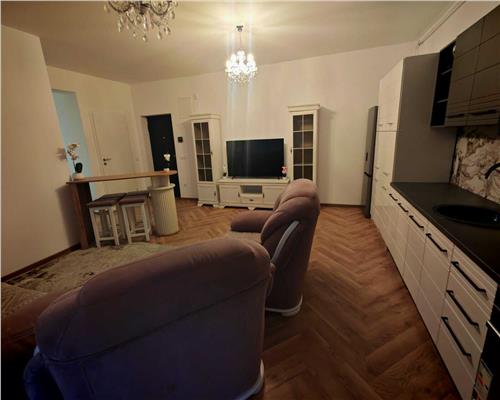 Apartament nou de lux cu 3 camere si garaj zona Centrala