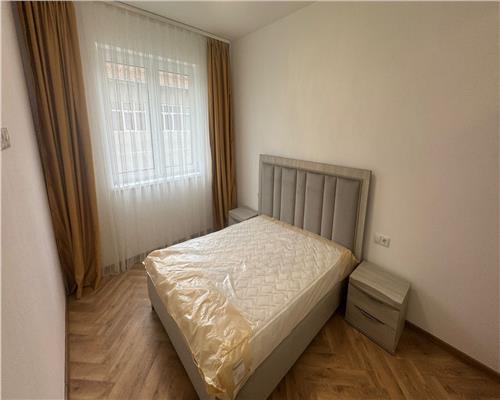 Apartament nou de lux cu 3 camere si garaj zona Centrala