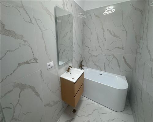 Apartament nou de lux cu 3 camere si garaj zona Centrala