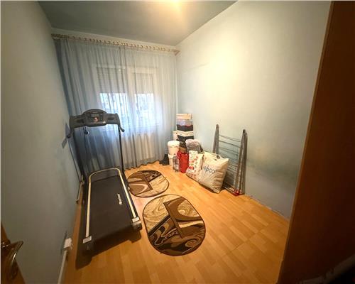 Apartament 3 camere etaj 1 in zona Vasile Aaron