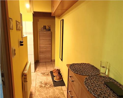 Apartament 3 camere etaj 1 in zona Vasile Aaron