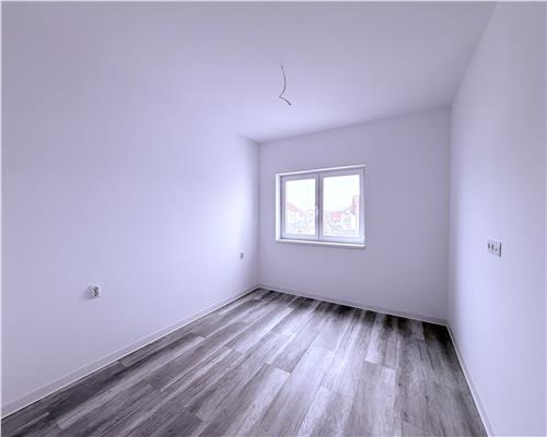 Apartament la CHEIE Etaj 1 cu 2 camere decomandat si camara