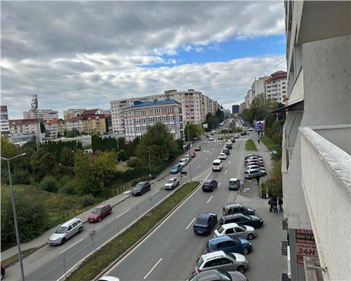Apartament 3 camere etaj 3 cu balcon zona bd. Mihai Viteazu