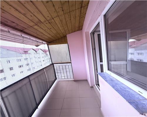 Garsoniera la mansarda cu balcon pe Str Siretului