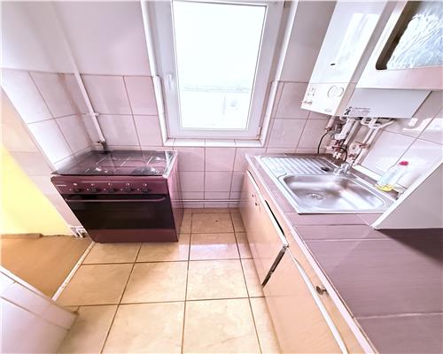 Garsoniera la mansarda cu balcon pe Str Siretului