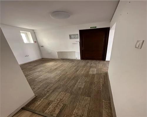 Spațiu Comercial la parter (cu curte) 100 mp Turnisor