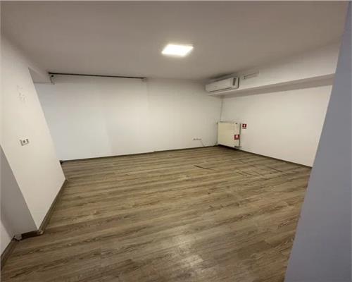 Spațiu Comercial la parter (cu curte) 100 mp Turnisor