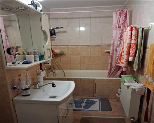 Apartament 3 camere decomandate 2 bai Semaforului